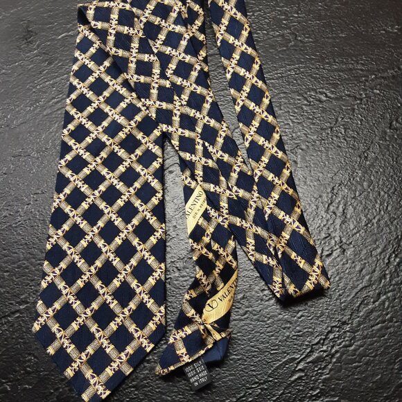 Vintage Valentino Cravatte 100% Silk Tie Geometric Pattern Handmade in Italy - Picture 1 of 3